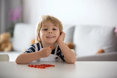 Les triglycérides accompagnent, et contribuent à une hausse du cholestérol.