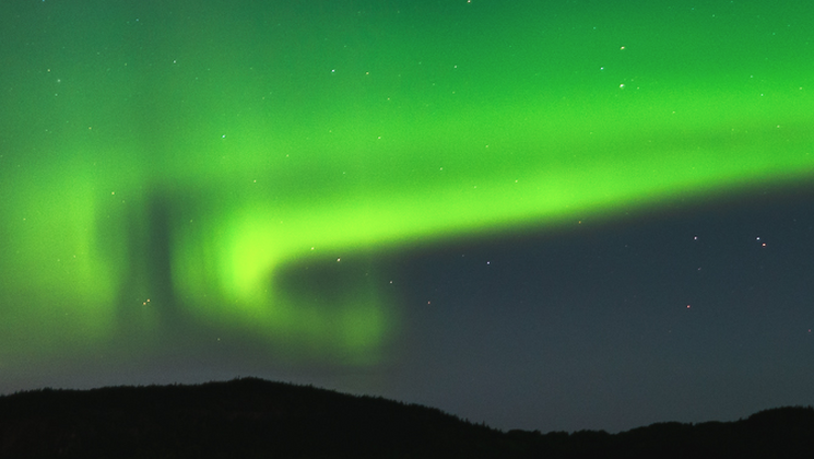 Les aurores boréales, produit des rayons cosmiques et champ magnétique terrestre