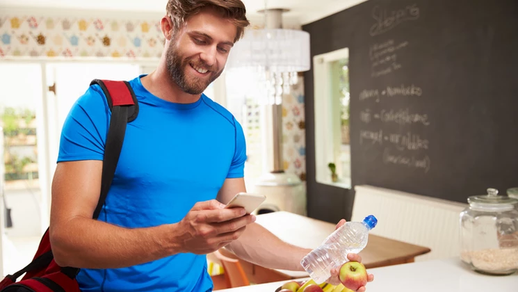 Un mode de vie sain, une alimentation équilibrée et riche en fruits et légumes, ainsi qu'une activité physique régulière sont prescrits.