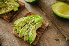 Riche en calories, un avocat contient des nutriments qui aident à maigrir et à réguler le système nerveux.